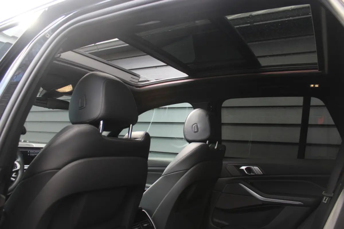 xDrive45e - M SPORT - LUCHTVERING - PANODAK - HEAD UP - SOFTCLOSE - LASER - H&K -