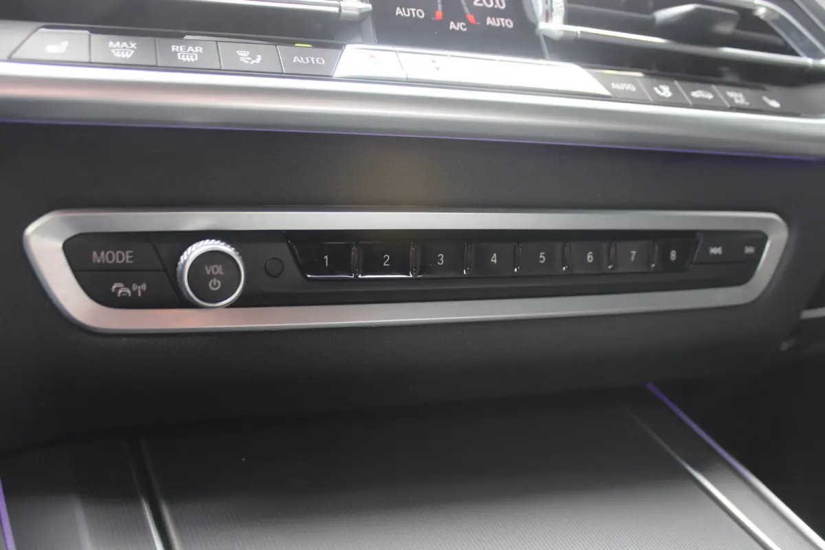 xDrive45e - M SPORT - LUCHTVERING - PANODAK - HEAD UP - SOFTCLOSE - LASER - H&K -
