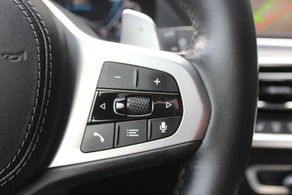 xDrive45e - M SPORT - LUCHTVERING - PANODAK - HEAD UP - SOFTCLOSE - LASER - H&K -