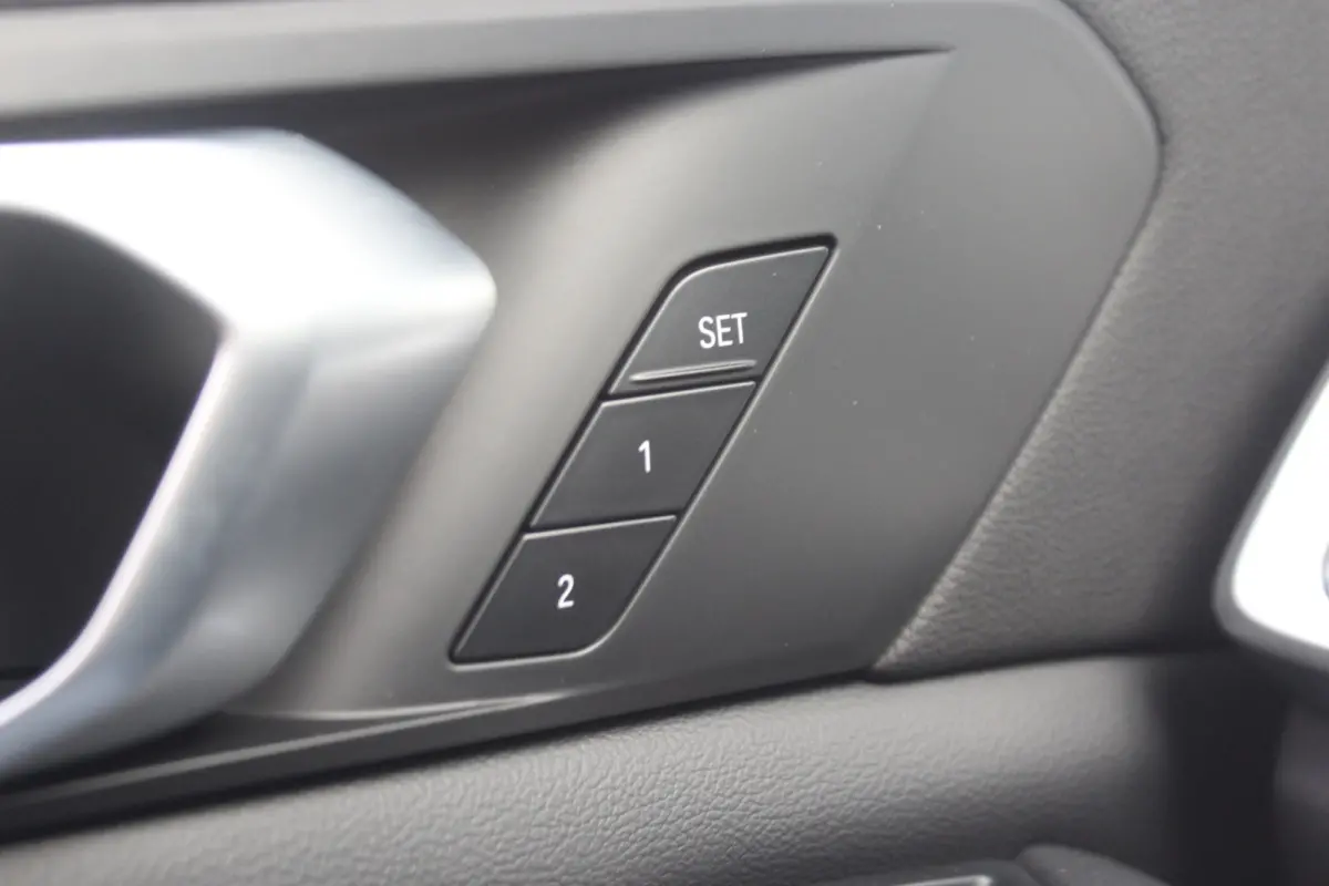 xDrive45e - M SPORT - LUCHTVERING - PANODAK - HEAD UP - SOFTCLOSE - LASER - H&K -