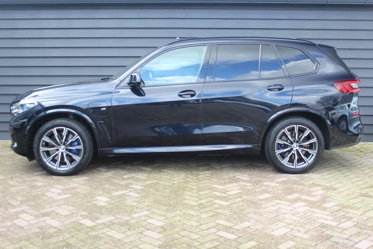 xDrive45e - M SPORT - LUCHTVERING - PANODAK - HEAD UP - SOFTCLOSE - LASER - H&K -