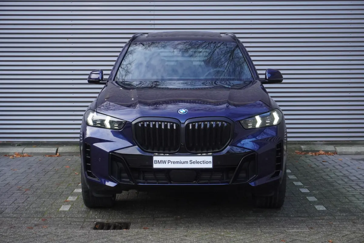 xDrive50e M Sportpakket Pro | Travel Pack | Innovation Pack | Soft-Close-Automatic voor portieren | Glazen panoramadak | Driving Assistant Professional | HIFI System Harman Kardon |