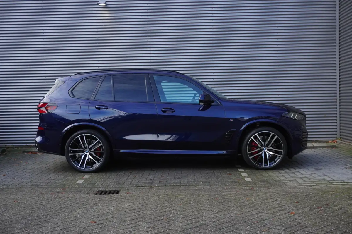 xDrive50e M Sportpakket Pro | Travel Pack | Innovation Pack | Soft-Close-Automatic voor portieren | Glazen panoramadak | Driving Assistant Professional | HIFI System Harman Kardon |