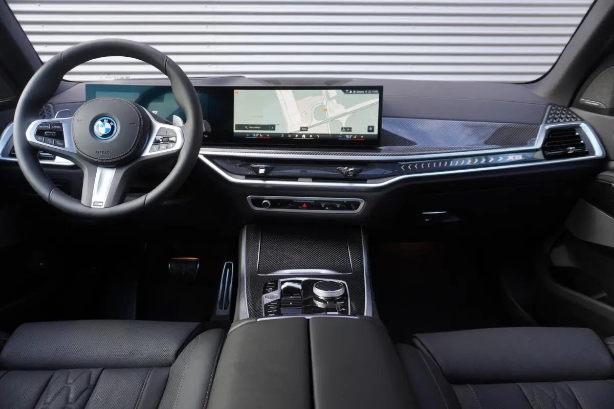 xDrive50e M Sportpakket Pro | Travel Pack | Innovation Pack | Soft-Close-Automatic voor portieren | Glazen panoramadak | Driving Assistant Professional | HIFI System Harman Kardon |