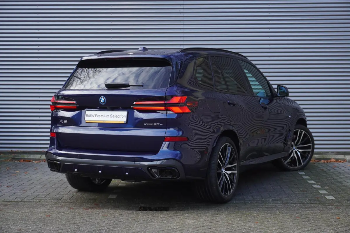 xDrive50e M Sportpakket Pro | Travel Pack | Innovation Pack | Soft-Close-Automatic voor portieren | Glazen panoramadak | Driving Assistant Professional | HIFI System Harman Kardon |
