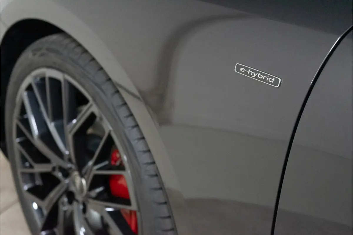 C9 e-hybrid 270KW Quattro S Edition Competition 367PK | Madeira Brown Pearl | Tech Pro | B&O | Lucht | Trekhaak | 5 jaar Fabrieksgarantie