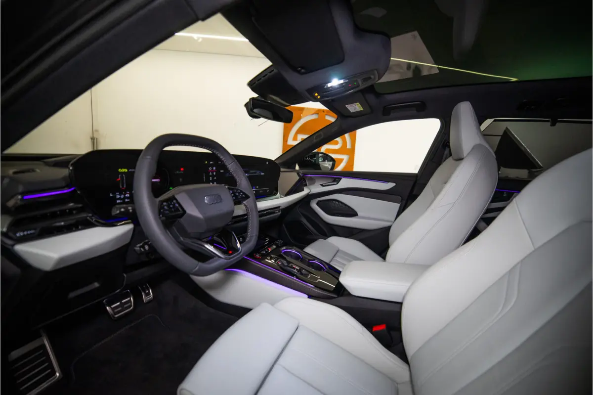 C9 e-hybrid 270KW Quattro S Edition Competition 367PK | Madeira Brown Pearl | Tech Pro | B&O | Lucht | Trekhaak | 5 jaar Fabrieksgarantie