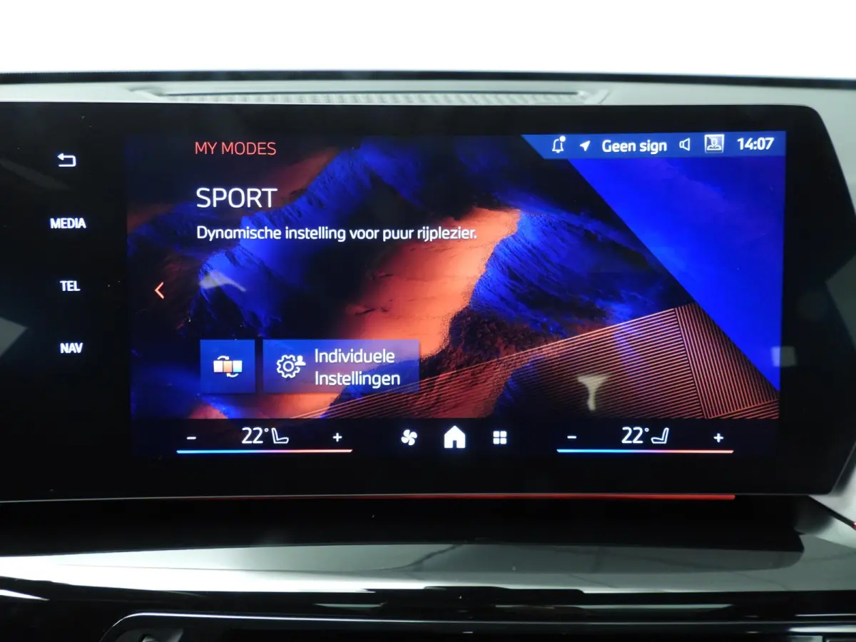 xDrive30 | M-Sportpakket | LED | Leder | Navigatie | Panoramadak | Stoelverwarming | DAB | Alu 19 inch