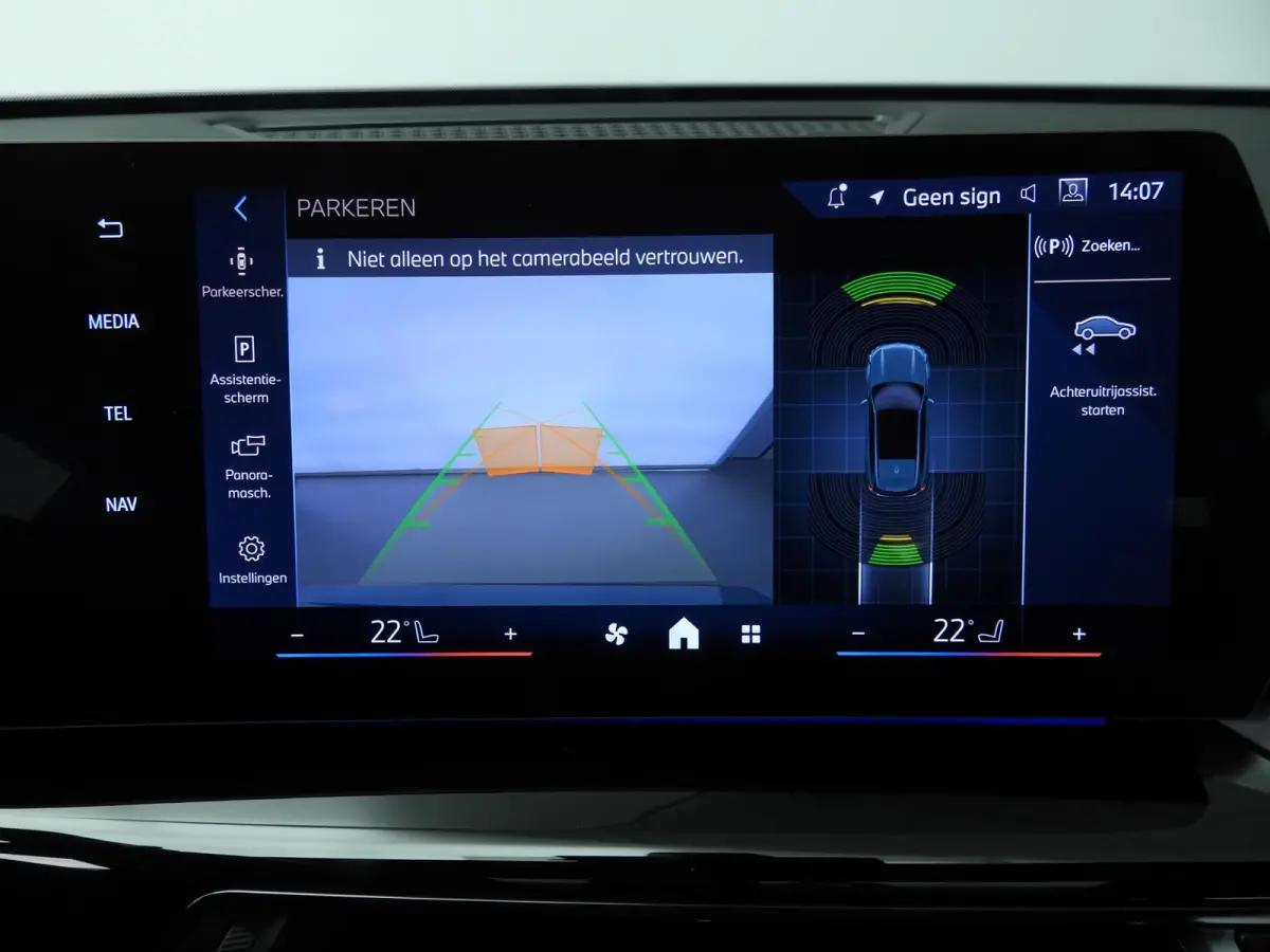 xDrive30 | M-Sportpakket | LED | Leder | Navigatie | Panoramadak | Stoelverwarming | DAB | Alu 19 inch