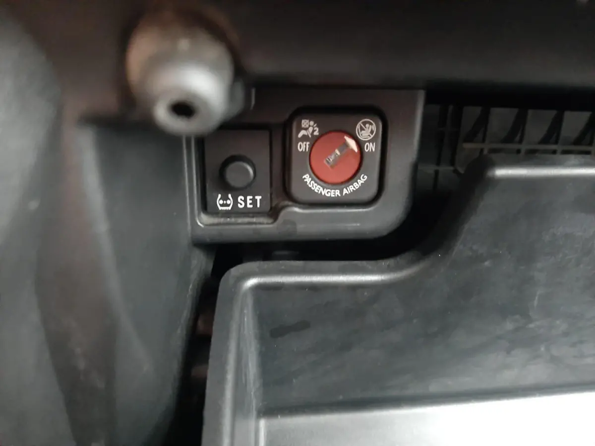 1.0 VTi Feel camera apple carplay airco cruise