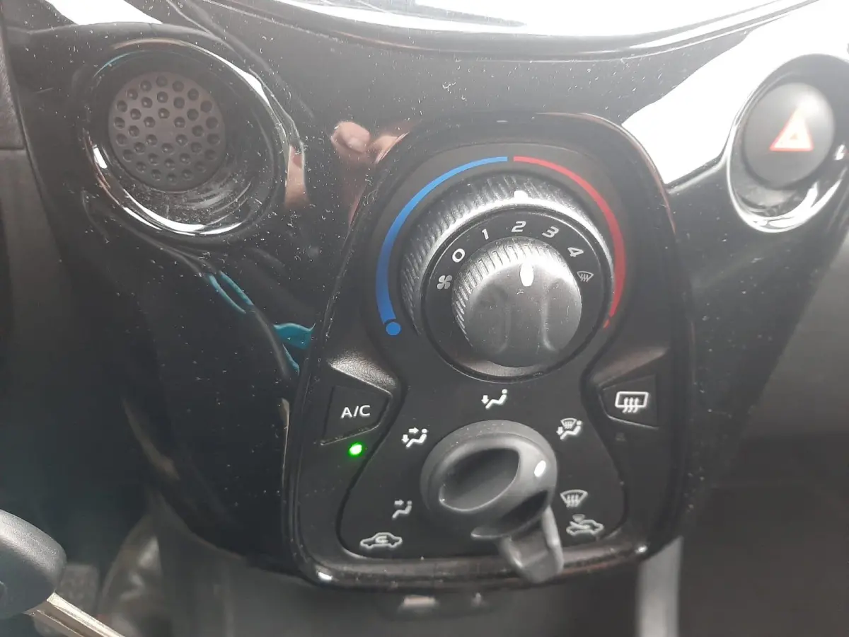 1.0 VTi Feel camera apple carplay airco cruise