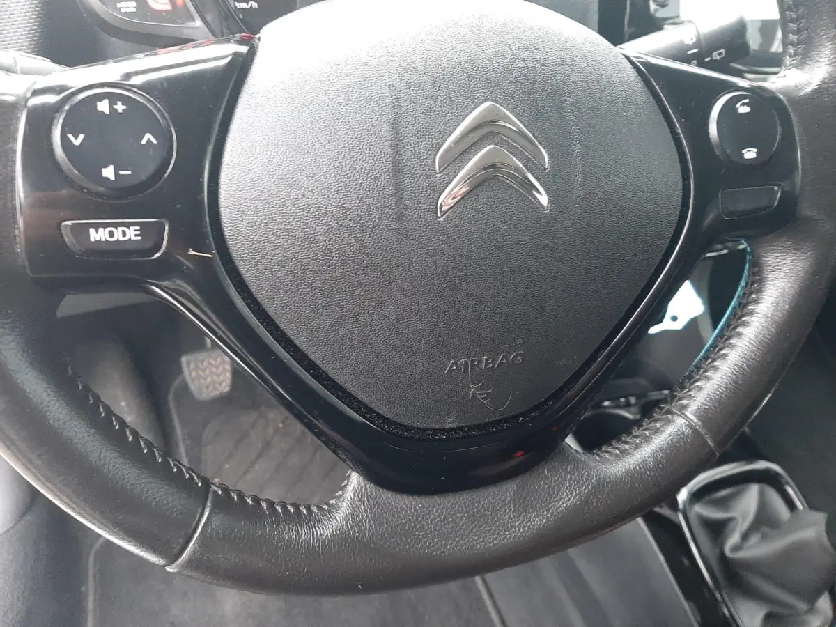1.0 VTi Feel camera apple carplay airco cruise