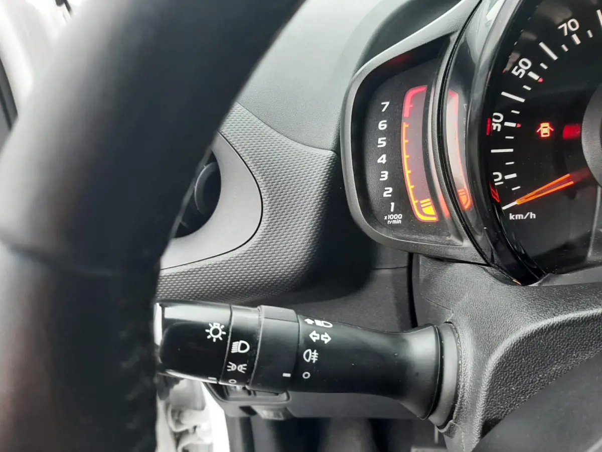 1.0 VTi Feel camera apple carplay airco cruise