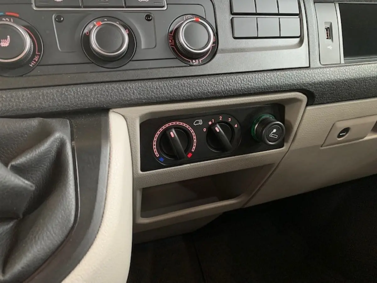 2.0 TDI L2H3 > Rolstoelvervoer / 9 personenbus / rolstoelbus / invalide bus / 9 persoonsbus / groepsvervoer