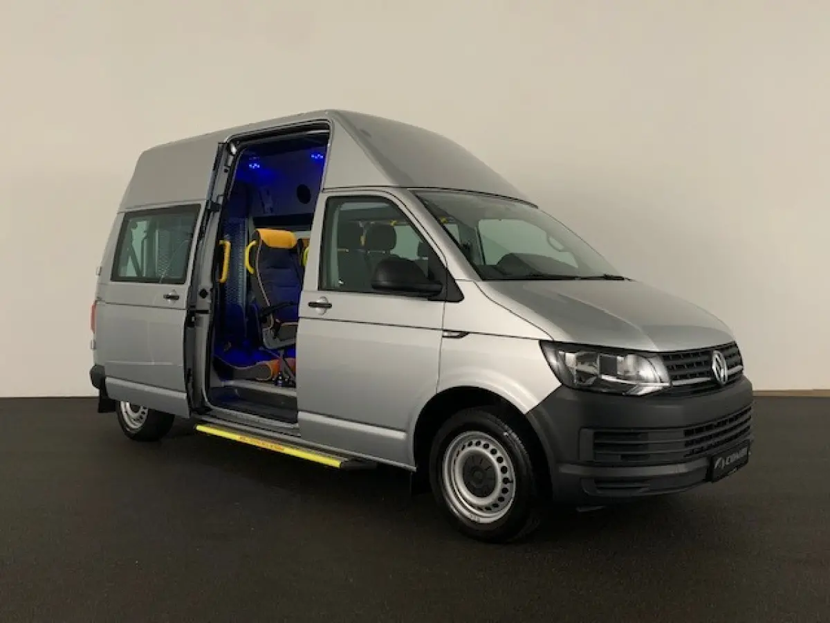 2.0 TDI L2H3 > Rolstoelvervoer / 9 personenbus / rolstoelbus / invalide bus / 9 persoonsbus / groepsvervoer