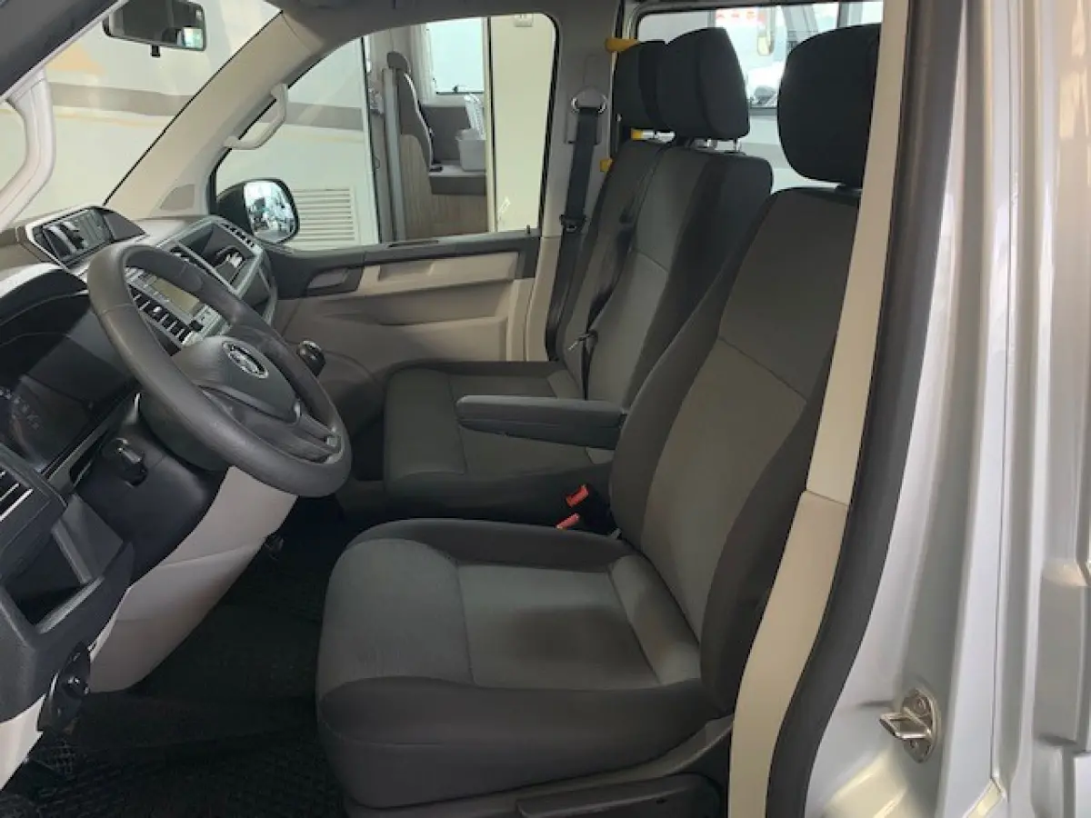 2.0 TDI L2H3 > Rolstoelvervoer / 9 personenbus / rolstoelbus / invalide bus / 9 persoonsbus / groepsvervoer