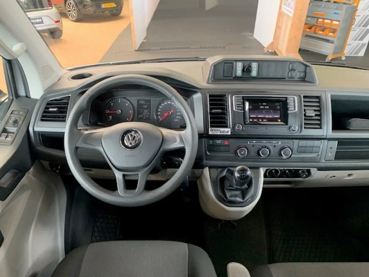 2.0 TDI L2H3 > Rolstoelvervoer / 9 personenbus / rolstoelbus / invalide bus / 9 persoonsbus / groepsvervoer