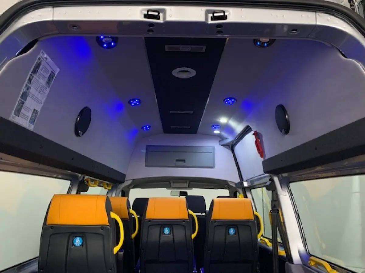 2.0 TDI L2H3 > Rolstoelvervoer / 9 personenbus / rolstoelbus / invalide bus / 9 persoonsbus / groepsvervoer