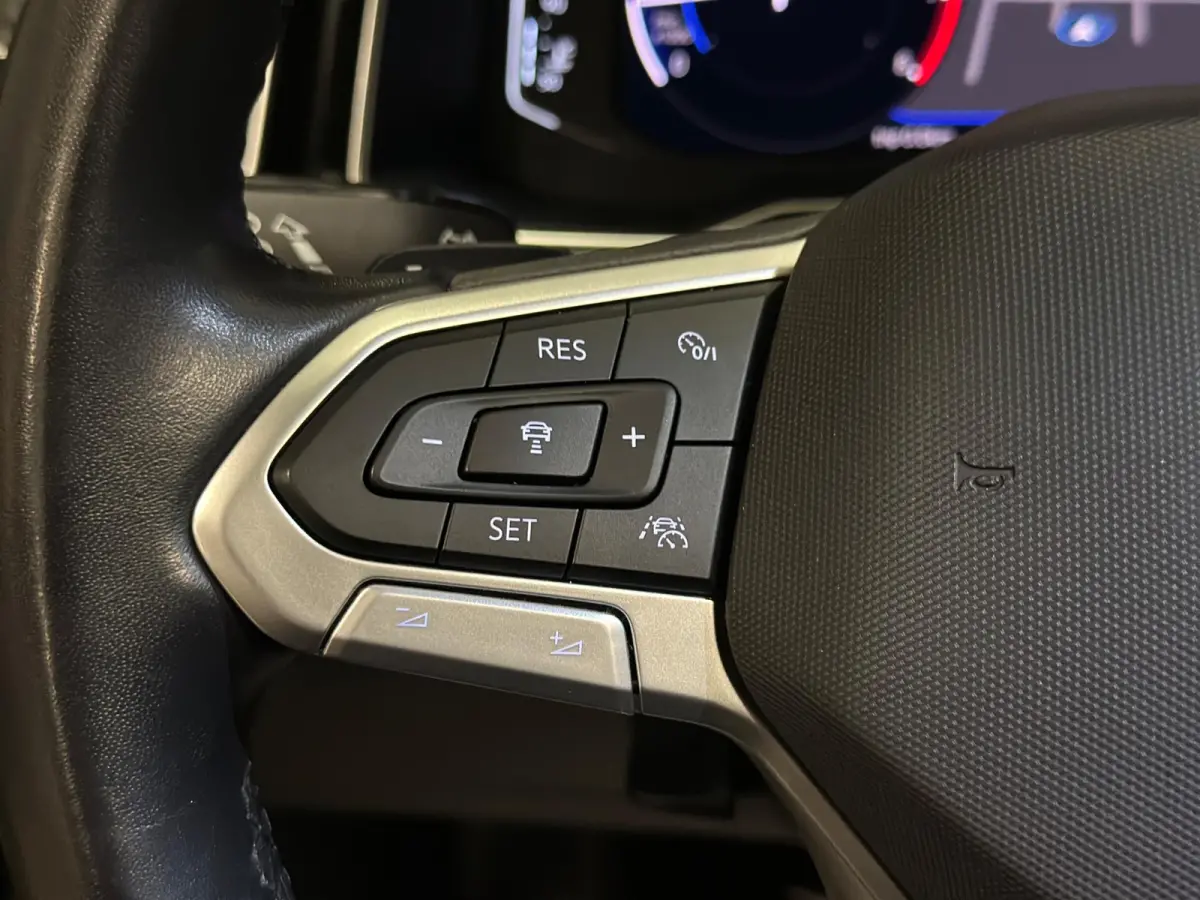 1.0 TSI R-Line|PANO|KEYLESS|FULL OPTIONS
