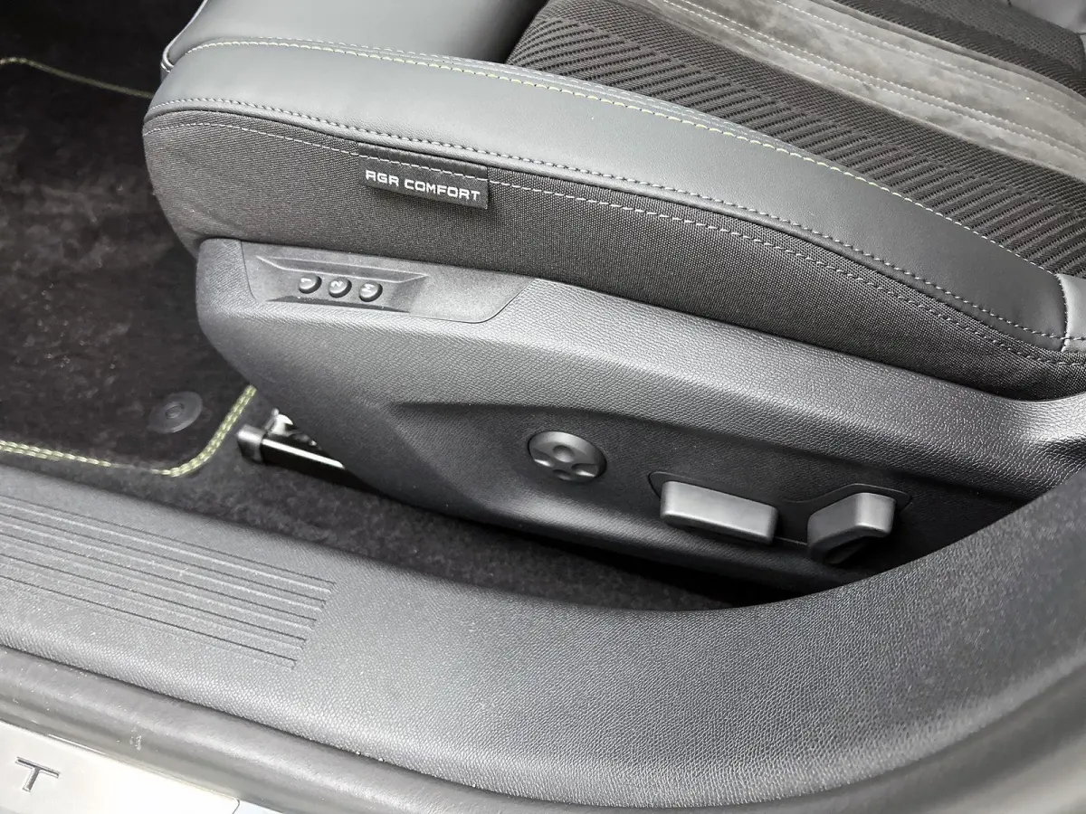 1.6 Plug-in Hybrid 195 GT | 8 JAAR GARANTIE | NIEUW | SNEL LEVERBAAR | Elektrische Bestuurdersstoel | Elektrische Achterklep | Adaptieve Cruise Control | Lederen/Alacantara | Matrix-LED Kopl