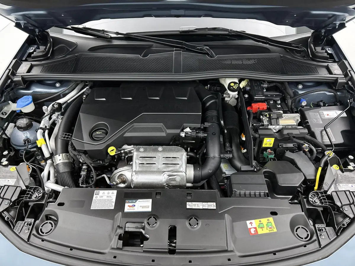 1.6 Plug-in Hybrid 195 GT | 8 JAAR GARANTIE | NIEUW | SNEL LEVERBAAR | Elektrische Bestuurdersstoel | Elektrische Achterklep | Adaptieve Cruise Control | Lederen/Alacantara | Matrix-LED Kopl