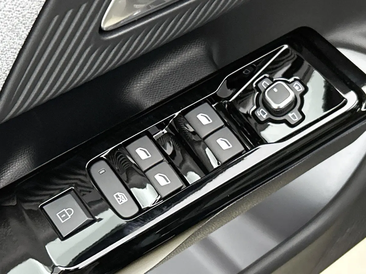 Max Comfort Range 73 kWh 210pk Automaat | 8 JAAR GARANTIE | NIEUW | SNEL LEVERBAAR | Schuif-/Kanteldak | Elektrische Bestuurdersstoel | Afneembare Trekhaak | Stoelmassage | 360 Camera | Elek