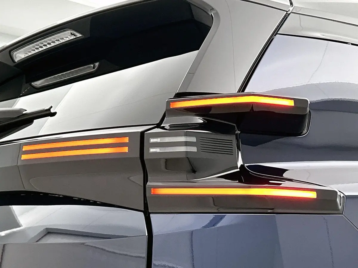 Max Comfort Range 73 kWh 210pk Automaat | 8 JAAR GARANTIE | NIEUW | SNEL LEVERBAAR | Schuif-/Kanteldak | Elektrische Bestuurdersstoel | Afneembare Trekhaak | Stoelmassage | 360 Camera | Elek