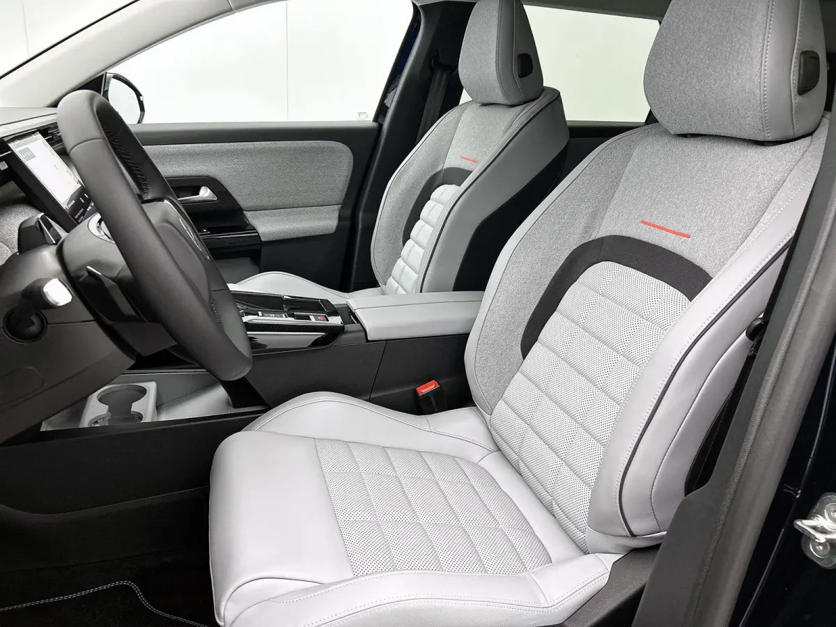 Max Comfort Range 73 kWh 210pk Automaat | 8 JAAR GARANTIE | NIEUW | SNEL LEVERBAAR | Schuif-/Kanteldak | Elektrische Bestuurdersstoel | Afneembare Trekhaak | Stoelmassage | 360 Camera | Elek