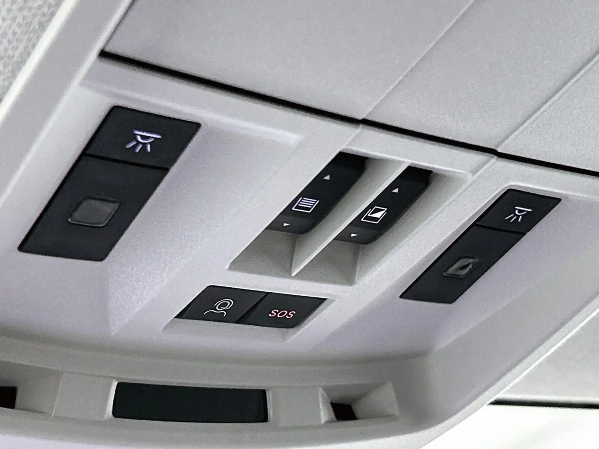 Max Comfort Range 73 kWh 210pk Automaat | 8 JAAR GARANTIE | NIEUW | SNEL LEVERBAAR | Schuif-/Kanteldak | Elektrische Bestuurdersstoel | Afneembare Trekhaak | Stoelmassage | 360 Camera | Elek