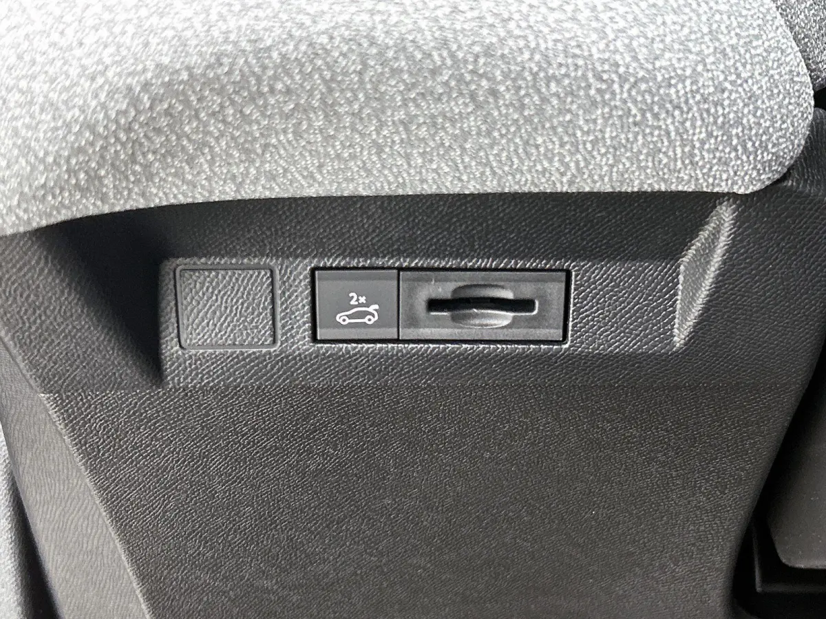 Max Comfort Range 73 kWh 210pk Automaat | 8 JAAR GARANTIE | NIEUW | SNEL LEVERBAAR | Schuif-/Kanteldak | Elektrische Bestuurdersstoel | Afneembare Trekhaak | Stoelmassage | 360 Camera | Elek
