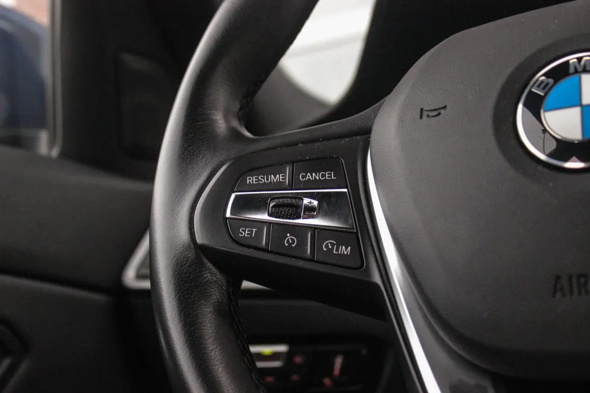 330e Business Edition Plus | 1e eigenaar | BTW auto | Leer | Camera | Sportstuur | 17 inch | Rijmodus | Bluetooth | Cruise control