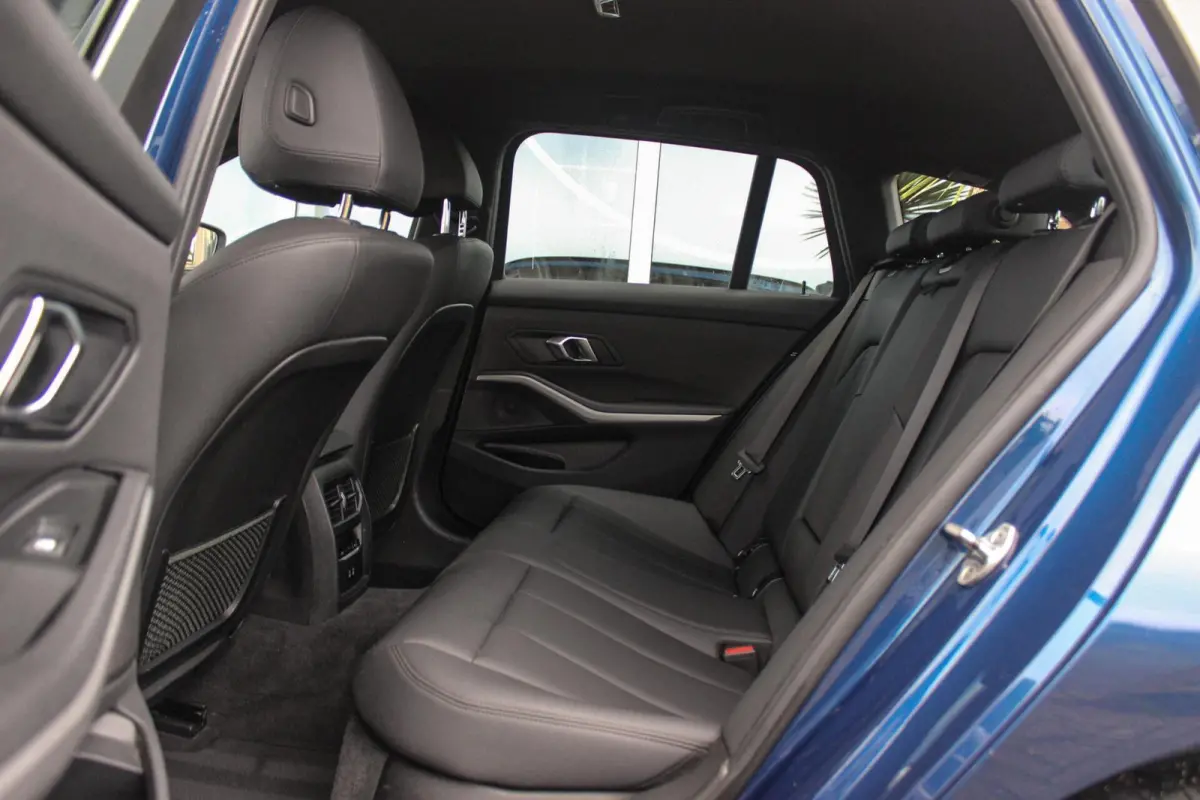 330e Business Edition Plus | 1e eigenaar | BTW auto | Leer | Camera | Sportstuur | 17 inch | Rijmodus | Bluetooth | Cruise control