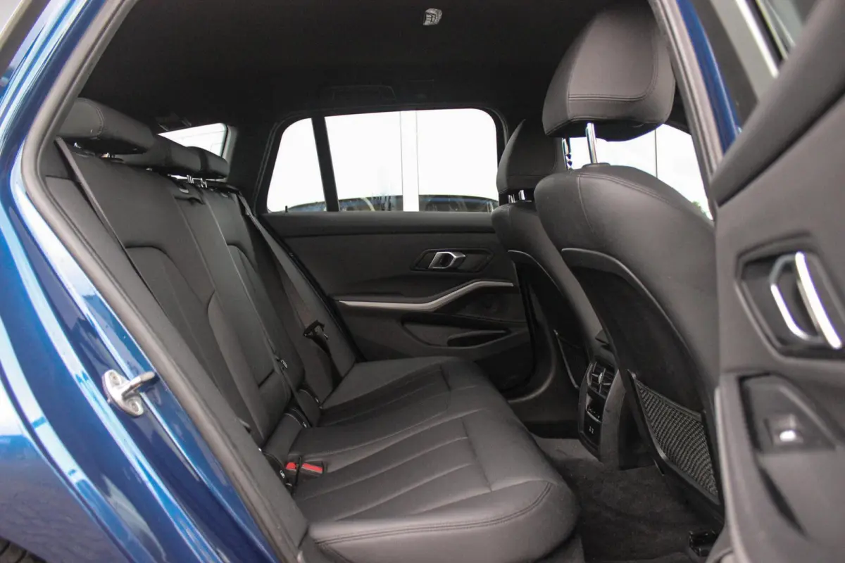 330e Business Edition Plus | 1e eigenaar | BTW auto | Leer | Camera | Sportstuur | 17 inch | Rijmodus | Bluetooth | Cruise control