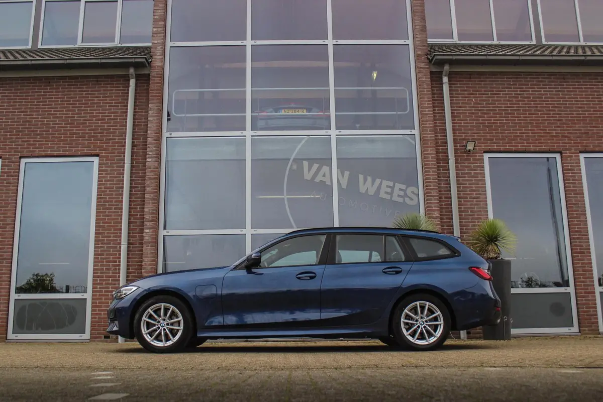 330e Business Edition Plus | 1e eigenaar | BTW auto | Leer | Camera | Sportstuur | 17 inch | Rijmodus | Bluetooth | Cruise control
