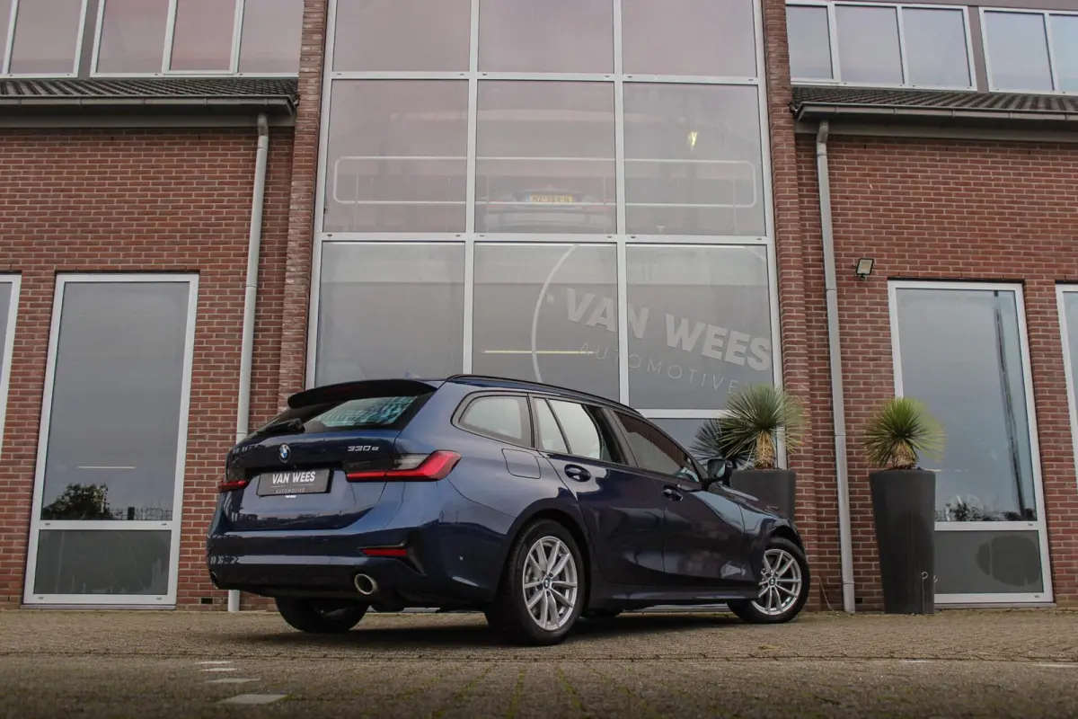 330e Business Edition Plus | 1e eigenaar | BTW auto | Leer | Camera | Sportstuur | 17 inch | Rijmodus | Bluetooth | Cruise control