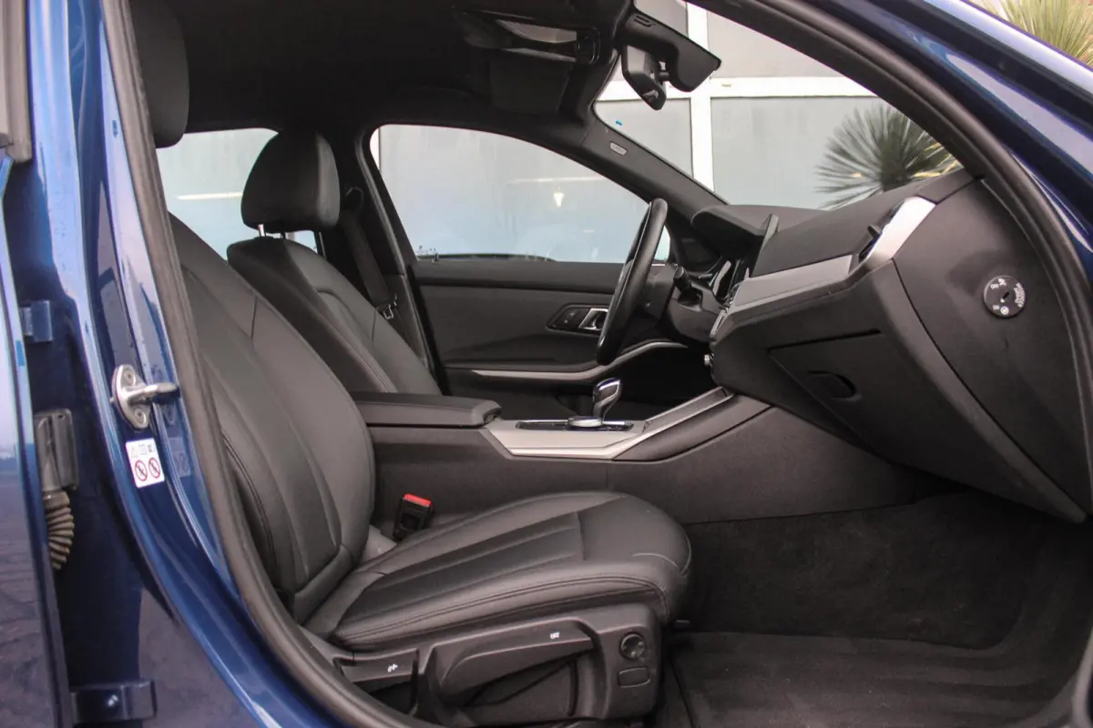 330e Business Edition Plus | 1e eigenaar | BTW auto | Leer | Camera | Sportstuur | 17 inch | Rijmodus | Bluetooth | Cruise control