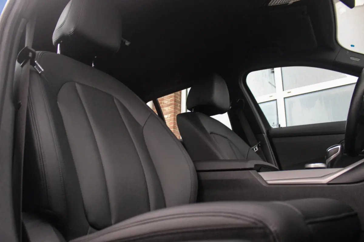 330e Business Edition Plus | 1e eigenaar | BTW auto | Leer | Camera | Sportstuur | 17 inch | Rijmodus | Bluetooth | Cruise control