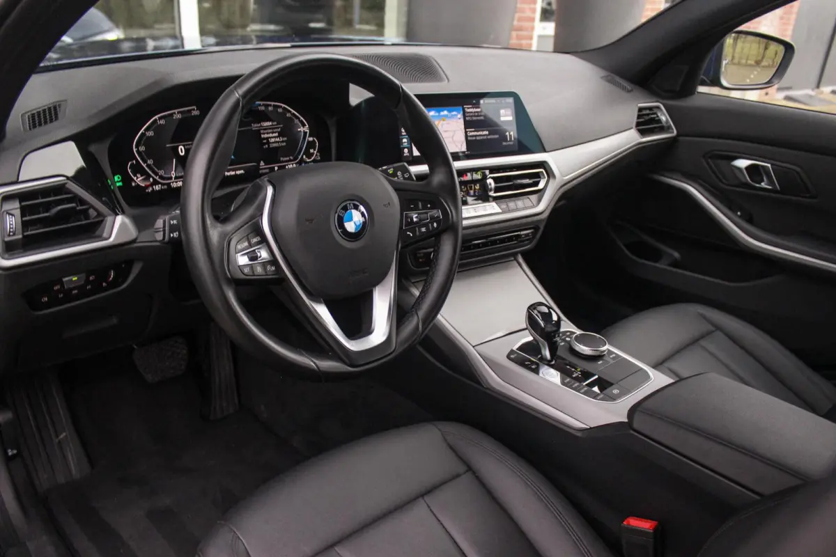330e Business Edition Plus | 1e eigenaar | BTW auto | Leer | Camera | Sportstuur | 17 inch | Rijmodus | Bluetooth | Cruise control