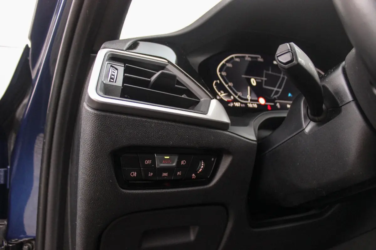 330e Business Edition Plus | 1e eigenaar | BTW auto | Leer | Camera | Sportstuur | 17 inch | Rijmodus | Bluetooth | Cruise control