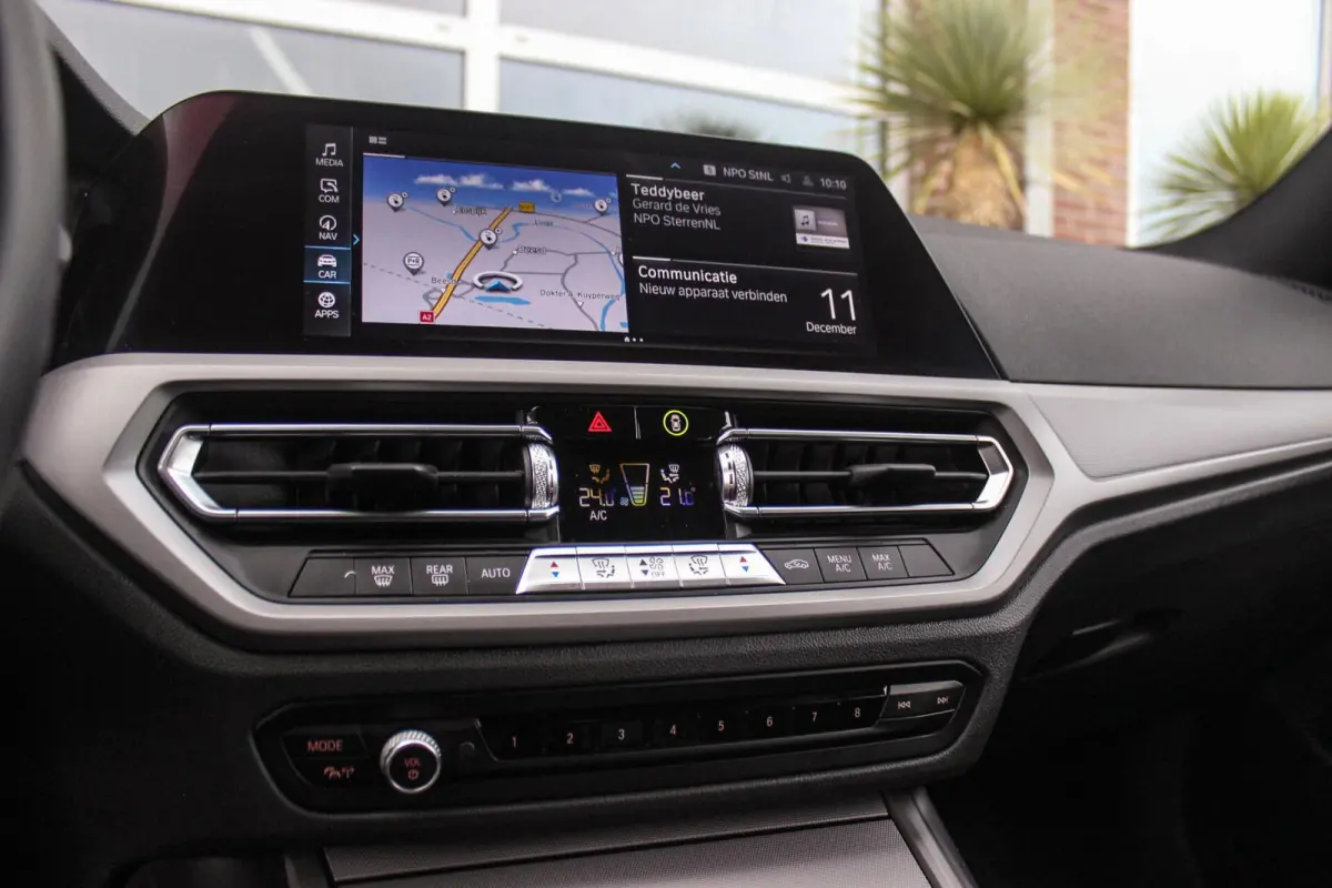 330e Business Edition Plus | 1e eigenaar | BTW auto | Leer | Camera | Sportstuur | 17 inch | Rijmodus | Bluetooth | Cruise control
