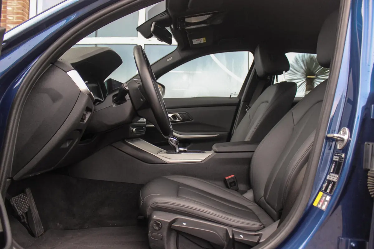 330e Business Edition Plus | 1e eigenaar | BTW auto | Leer | Camera | Sportstuur | 17 inch | Rijmodus | Bluetooth | Cruise control