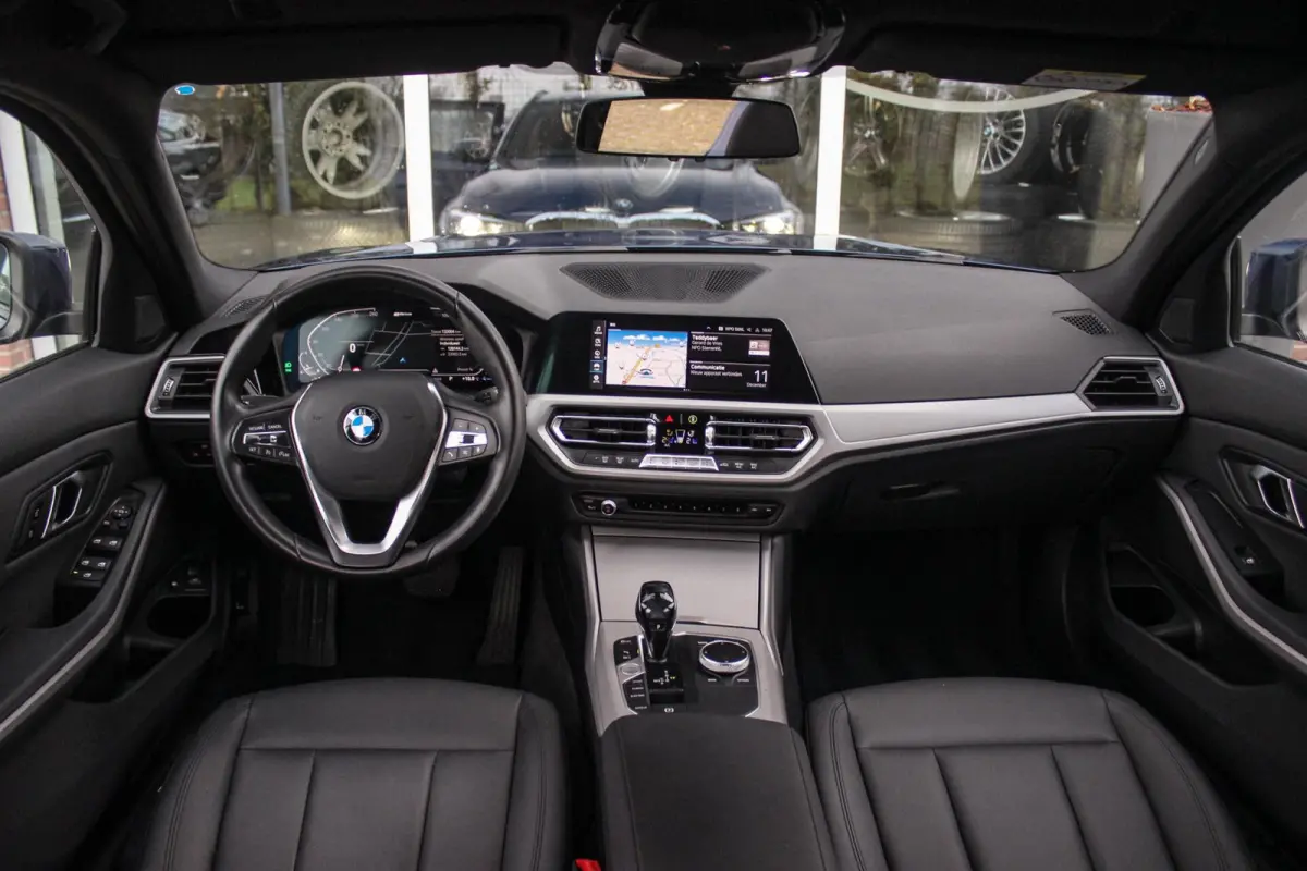 330e Business Edition Plus | 1e eigenaar | BTW auto | Leer | Camera | Sportstuur | 17 inch | Rijmodus | Bluetooth | Cruise control