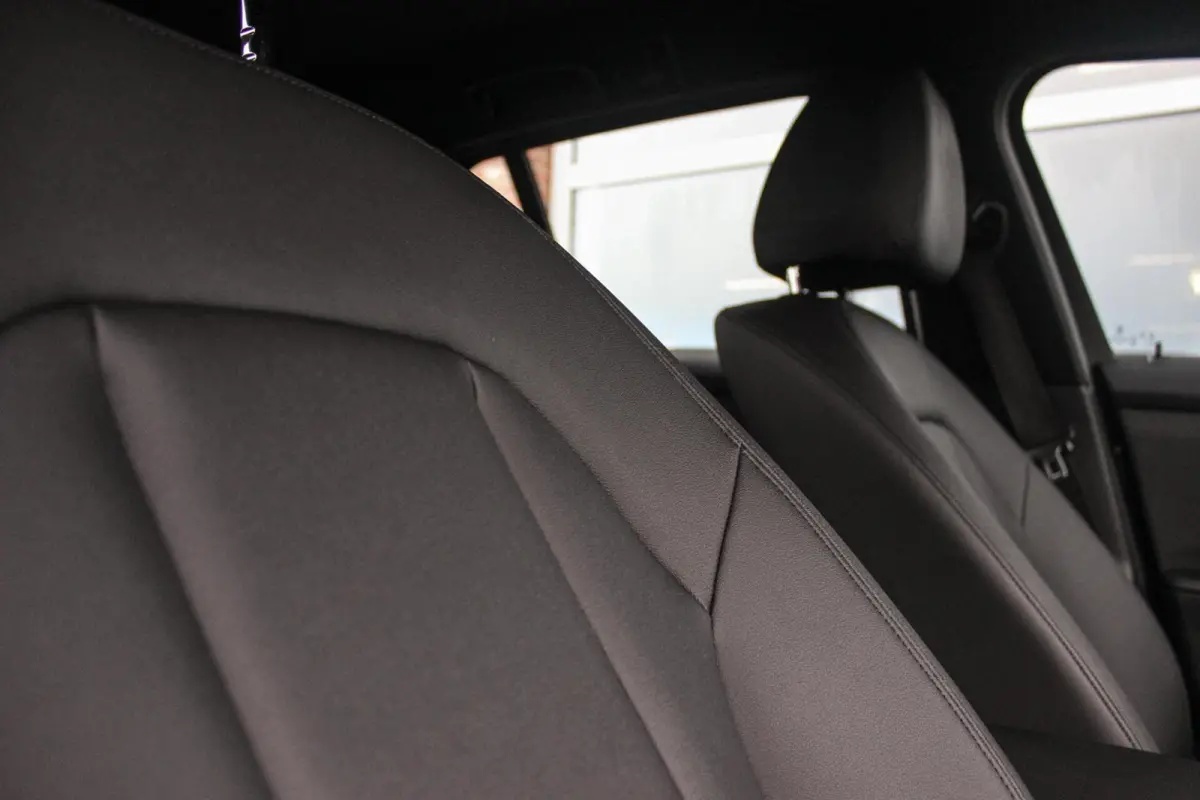 330e Business Edition Plus | 1e eigenaar | BTW auto | Leer | Camera | Sportstuur | 17 inch | Rijmodus | Bluetooth | Cruise control