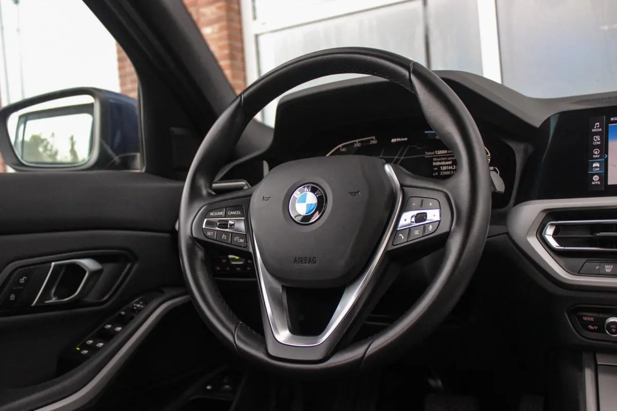 330e Business Edition Plus | 1e eigenaar | BTW auto | Leer | Camera | Sportstuur | 17 inch | Rijmodus | Bluetooth | Cruise control