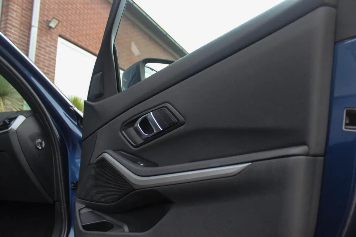 330e Business Edition Plus | 1e eigenaar | BTW auto | Leer | Camera | Sportstuur | 17 inch | Rijmodus | Bluetooth | Cruise control