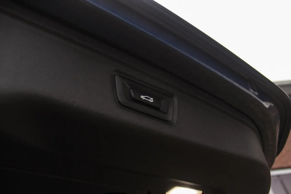 330e Business Edition Plus | 1e eigenaar | BTW auto | Leer | Camera | Sportstuur | 17 inch | Rijmodus | Bluetooth | Cruise control
