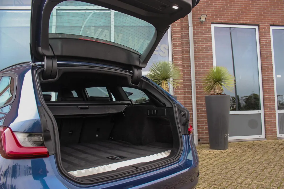 330e Business Edition Plus | 1e eigenaar | BTW auto | Leer | Camera | Sportstuur | 17 inch | Rijmodus | Bluetooth | Cruise control