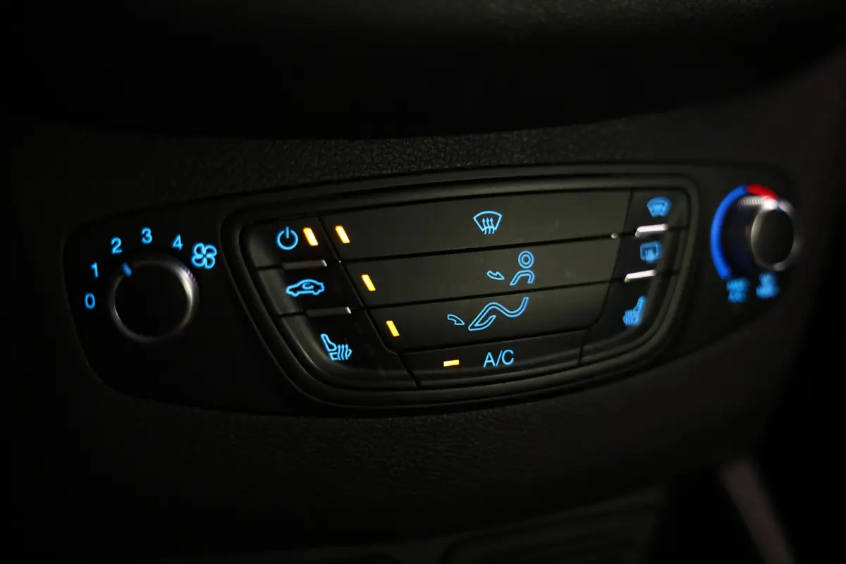 1.0 Titanium AIRCO CRUISE PDC BT STOELVW '17