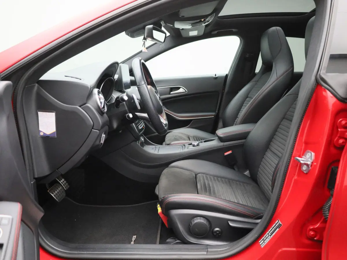 180 Business Solution AMG | Automaat | Stoelverwarming | Panoramadak | Achteruitrijcamera | Parkeersensoren |