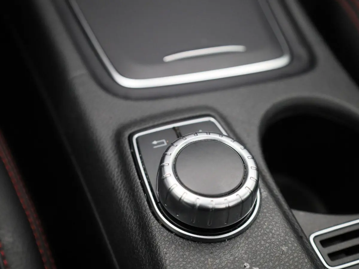180 Business Solution AMG | Automaat | Stoelverwarming | Panoramadak | Achteruitrijcamera | Parkeersensoren |